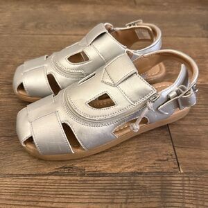 Billy Sandal Kids size 6 womens size‎ 7.5 silver adjustable stappy